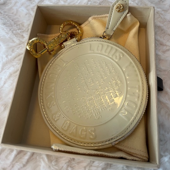 LOUIS VUITTON
Limited Edition Perle Vernis Trunks & Bags Round Coin Purse - Picture 10 of 13